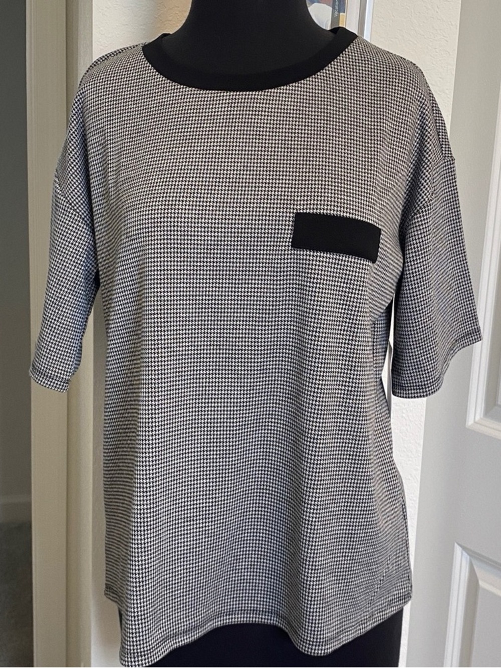 Casual Black & White Patterned Women's Dress Top
